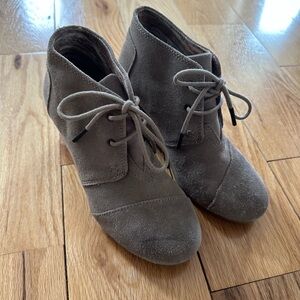 Toms Desert Suede Taupe Ankle Boots Size 6.5